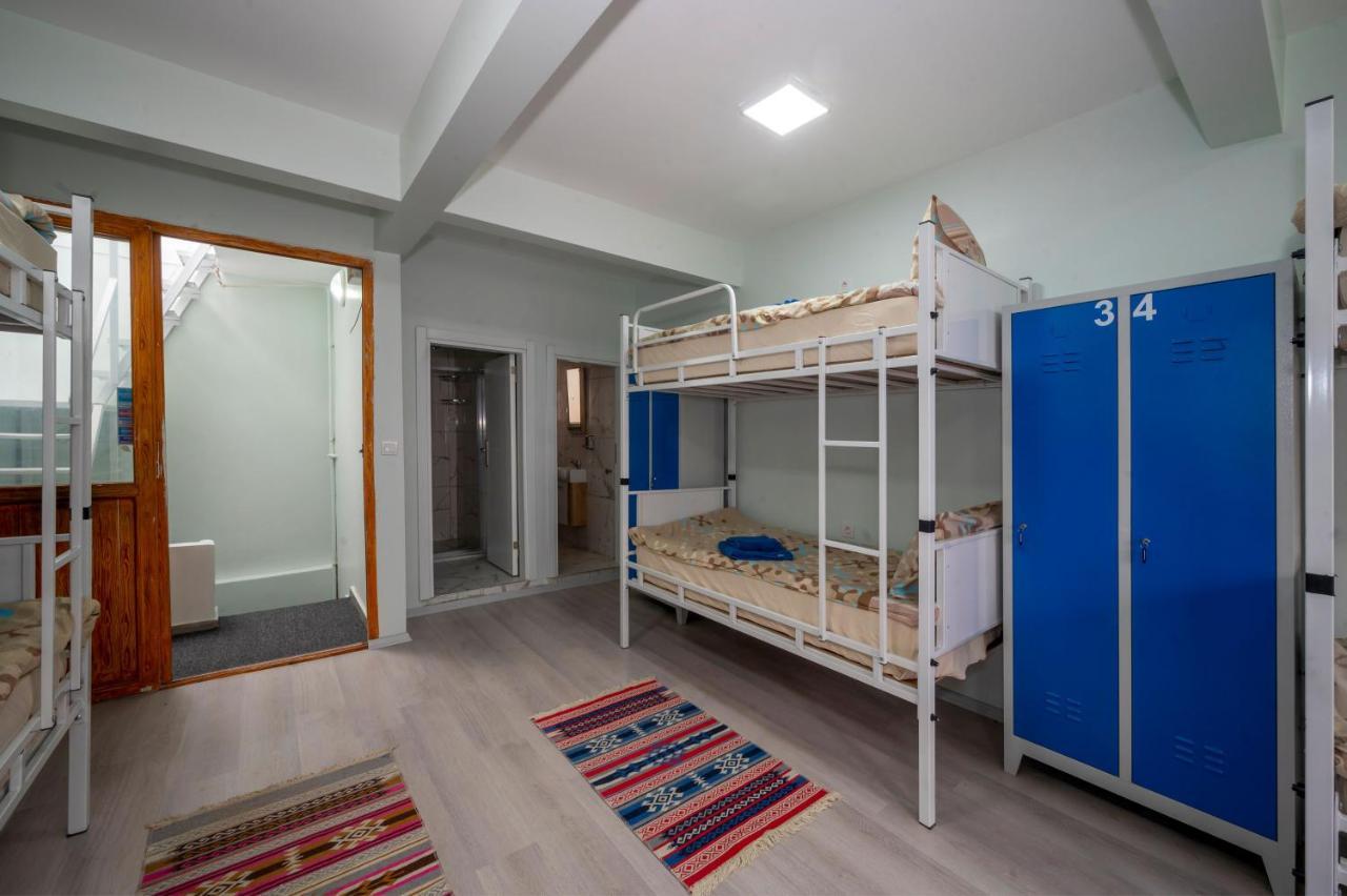 Xalila Hostel & Cafe Ladies Room อิสตันบูล ภายนอก รูปภาพ